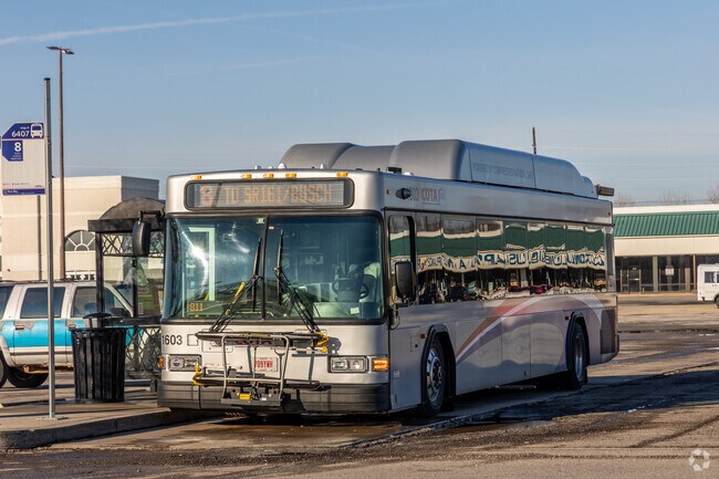 Public transportation is readily available in the Far South neighborhood.