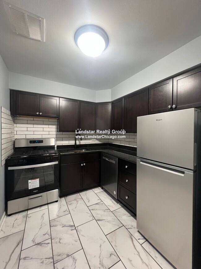 1523 W Morse Ave unit 1, Chicago, IL 60626 - photo 3