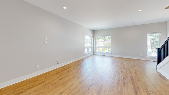123 Mason Ct unit 2, Royal Oak, MI 48067 - photo 2