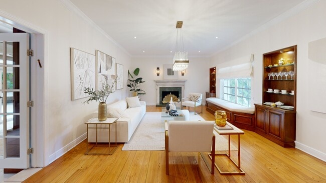 5BR, 4.5BA - 3,325SF