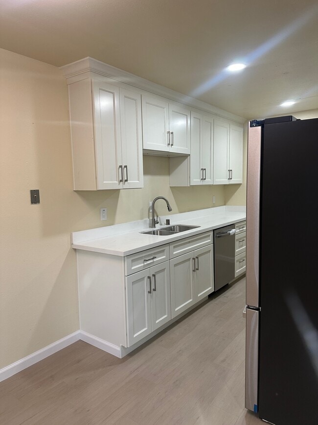 1341 Drake Dr unit A, Davis, CA 95616 - photo 5