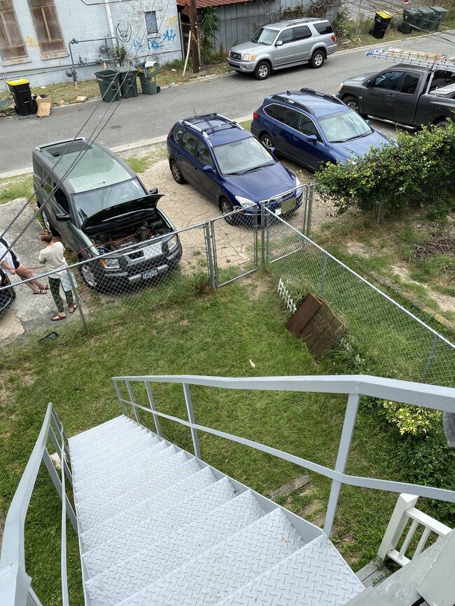 Shared yard and private parking
