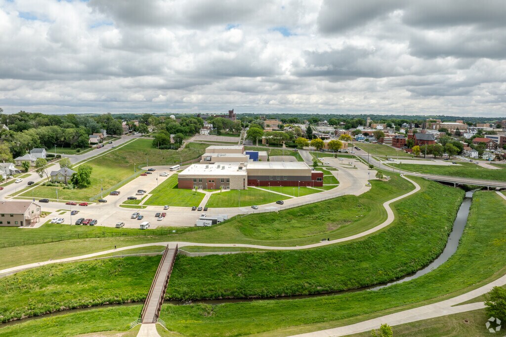 Bishop Heelan Catholic High School is one of several private high schools in the area.
