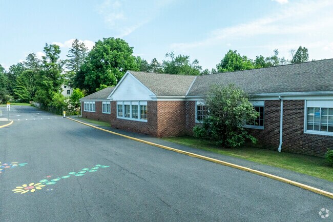 Ernest C. Myer School has 203 students  and 27% of students are at least proficient in math.