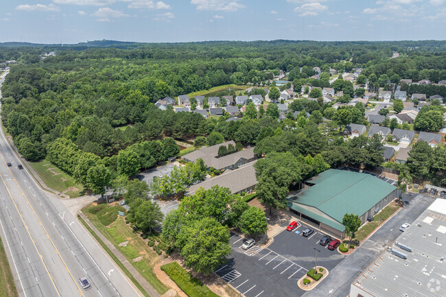 Harbour Oaks Montessori School is a highly rated school in the area.