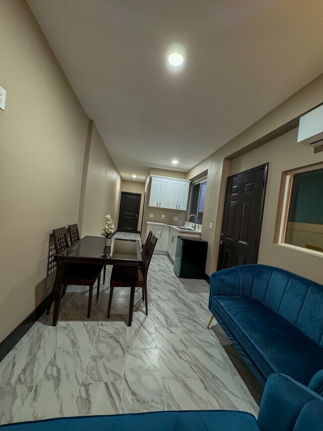 Beautiful 1 bedroom apartment with small kitchen & bathroom. Quiet street. Secured property.