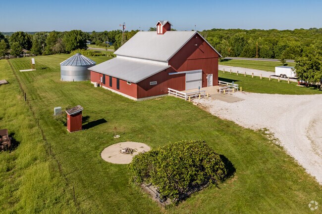 The Barn at Kill Creek Farm offers a picturesque setting just a short drive west of Kansas City.