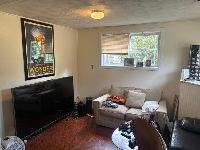 551 Lexington Ave unit Downstairs, East Lansing, MI 48823 - photo 4