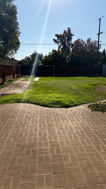 1530 W 23rd St, Merced, CA 95340 - photo 2