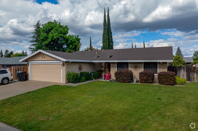 Single family ranch style homes are common in the Cresthaven neighborhood.