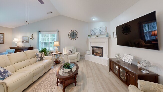 394 Lakeview Bend Cir, Jefferson, GA 30549 - photo 2