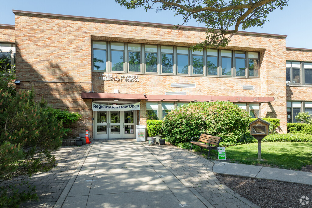 McKenzie Elementary School is located in Wilmette, IL.