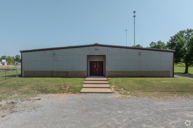 Verden Elementary is located in a rural community in Verden, Oklahoma.