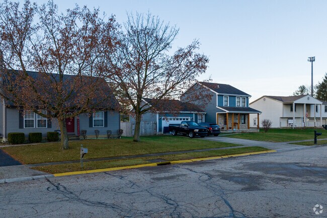 Lake Darby features a mix of home styles throughout the neighborhood.