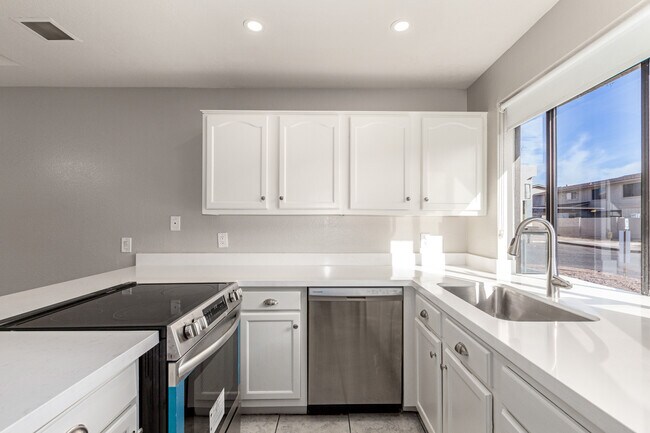 11666 N 28th Dr unit 120, Phoenix, AZ 85029 - photo 2