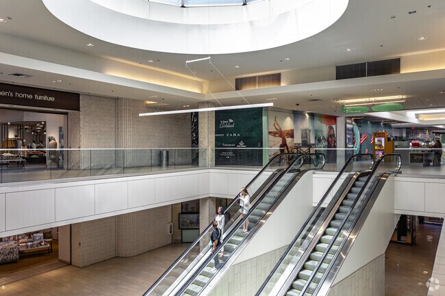 Find the latest fashions at Zara at The Shoppes at Carlsbad near Tamarack Point.