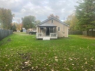 990 Pine Rd, Bay City, MI 48706