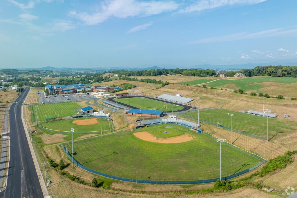 Harrisonburg High School athletic teams are known as the Blue Streaks.