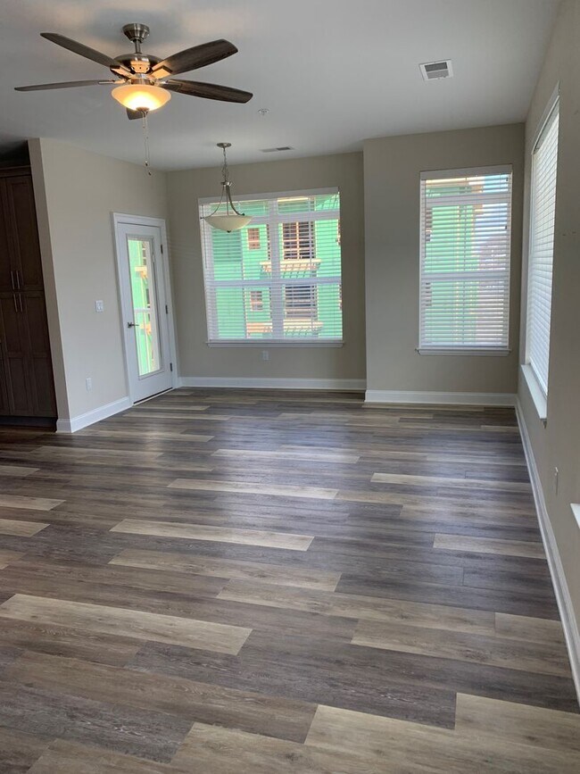 One Dutchess Luxury Waterfront 1, 2, & 3 Bedroom Apartments homes, Poughkeepsie, NY 12601 - photo 5