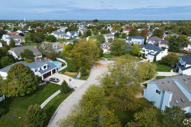 Indian Chase Meadows has winding streets that end in picturesque cul-de-sacs.