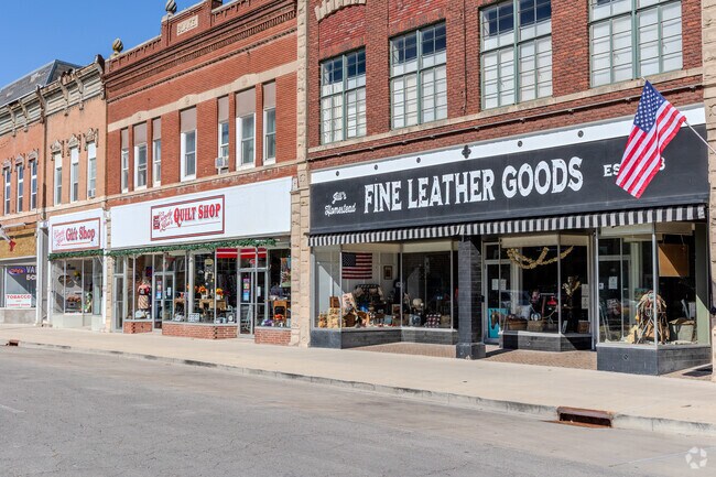 Local shops offer dining and services near Chariton’s town square.