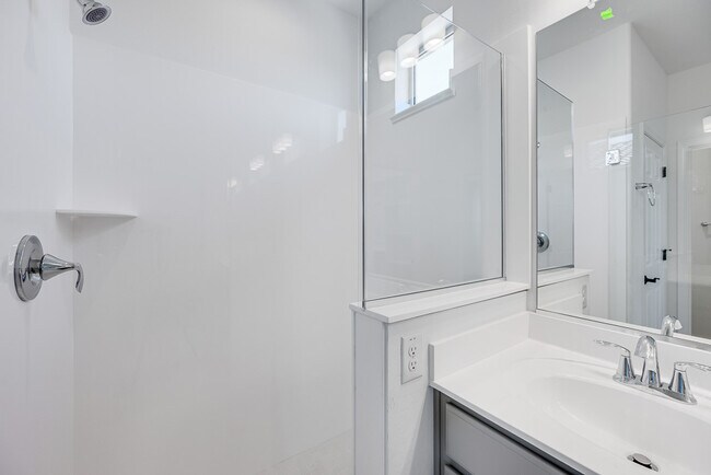 18153 W Hiddenview Dr, Goodyear, AZ 85338 - photo 7