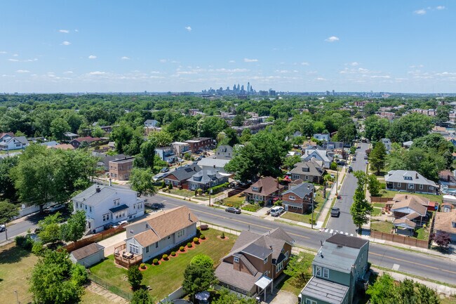 Stockton is just within minutes of Philadelphia and locals easily commute or visit.