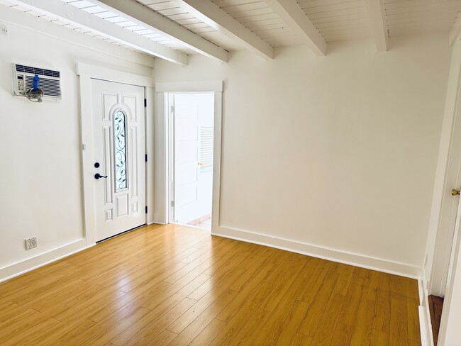 7231 Vanalden Ave unit 7231 Vanalden, Reseda, CA 91335 - photo 5