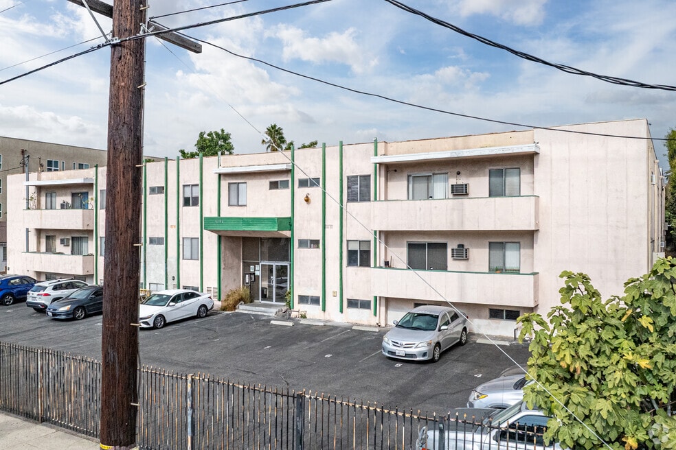 Crest View Apartments, Los Angeles, CA 90065 - photo 2