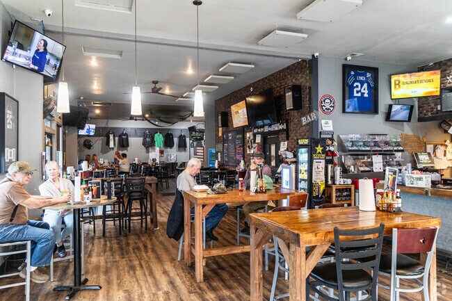 Mary’s Bar and Grill offers sandwiches, seasonal cocktails and outdoor seating.