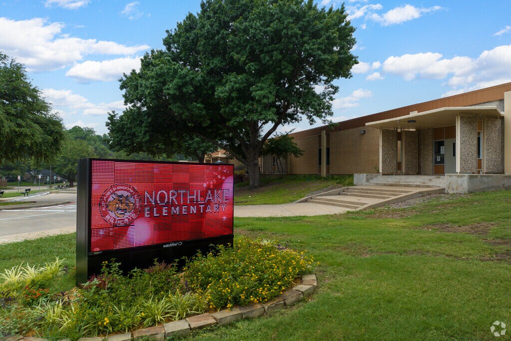 Students excell academically at 
Northlake Elementary.