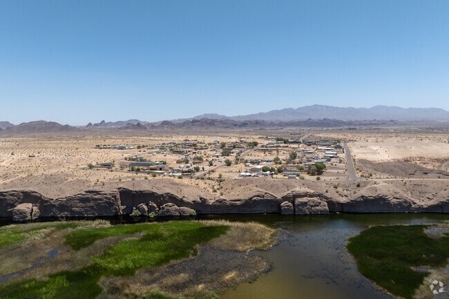 Surrounded by sprawling desert and and Havasu Wildlife Refuge, Crystal Beach is a paradise.