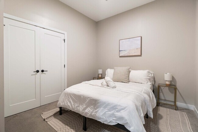 205 W 4th St unit ID1301409P, Cincinnati, OH 45202 - photo 2