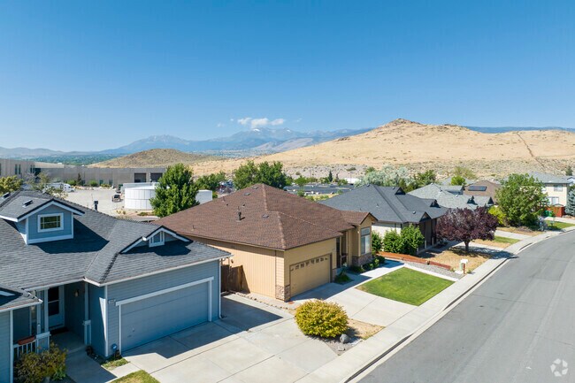 The homes of Huffaker all have tremendous views of the Sierra Nevada Mountains.
