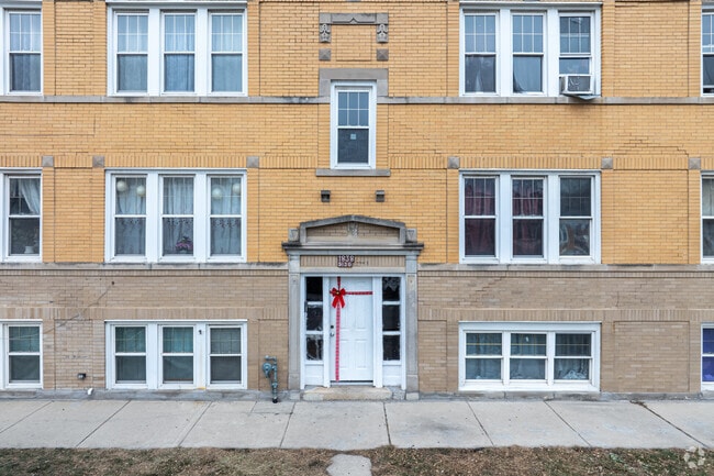 Duplexes and multi-family units range in price from $140,000 to $510,000 in Cicero.