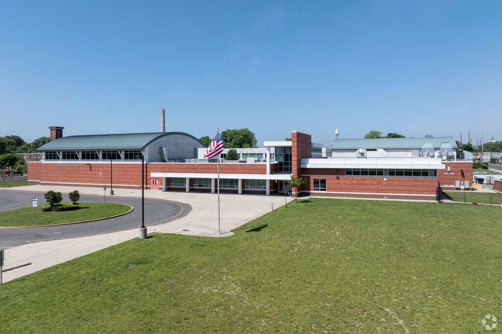Morgan Village Middle School has a student-teacher ratio of 19-1.
