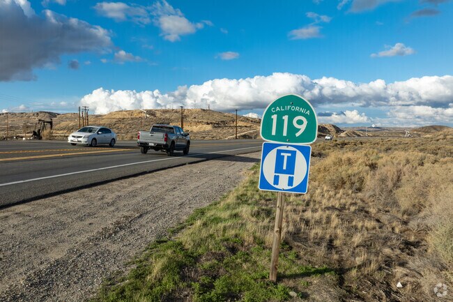 State Route 119 links Ford City to Bakersfield and the greater Central California region.
