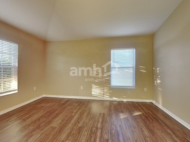 7653 Merchantville Cir, Zephyrhills, FL 33540 - photo 5