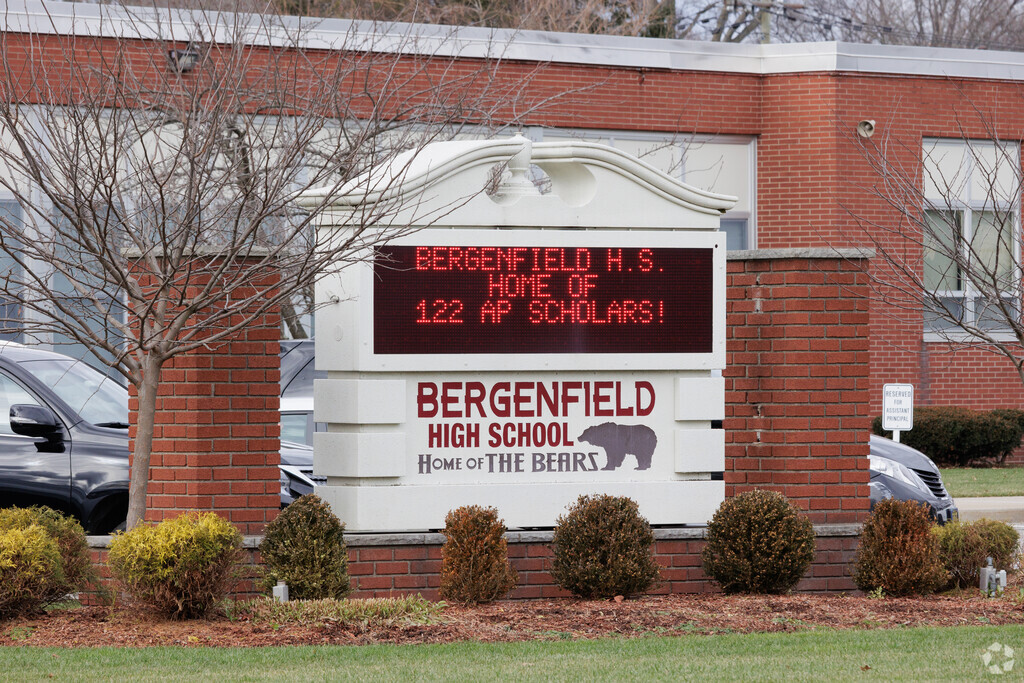 Bergenfield High School, Bergenfield NJ Rankings & Reviews - Homes.com