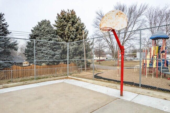 St John Nepomucene School has an outdoor basketball court.