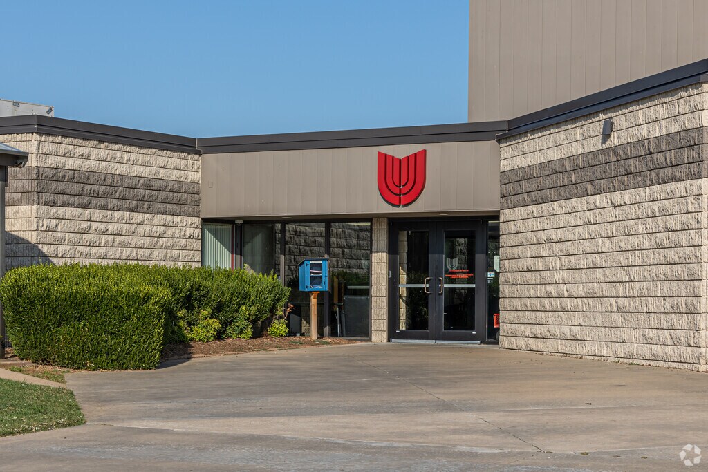 The highly rated Peters Elementary School serves grades pre-kindergarten through fifth.