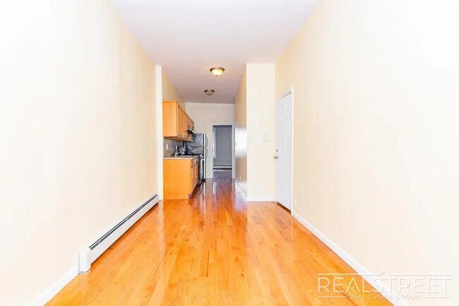 471 Central Ave unit 2R, Brooklyn, NY 11221 - photo 3