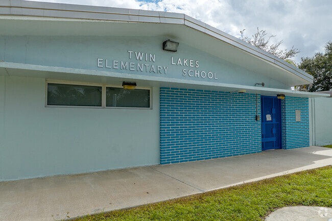 Twin Lakes Elementary School offers a great curriculum to its students in Hialeah, FL.