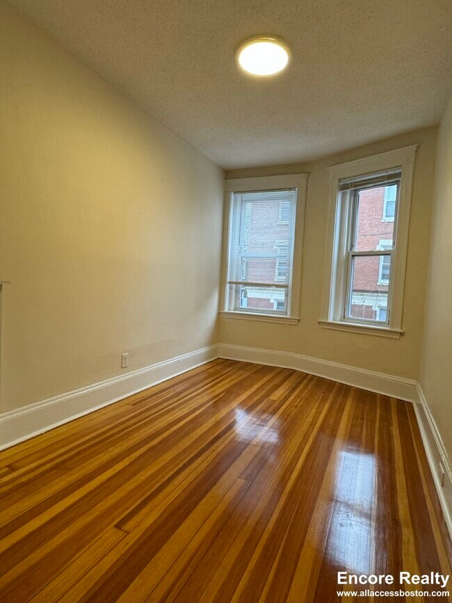 6 Barrows St unit 4, Allston, MA 02134 - photo 2