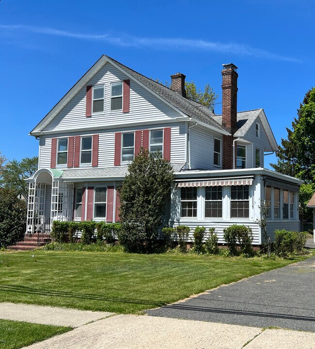 17 de Mun Place Unit 2, Far Hills, NJ 07931