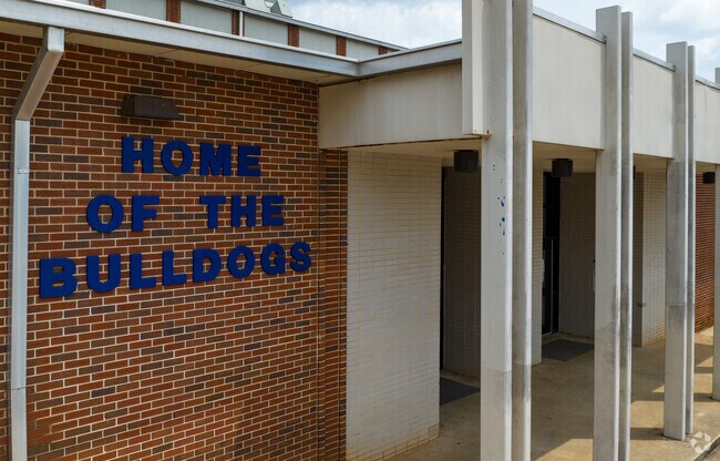 Babb Middle School are the proud Bulldogs of Lake City.