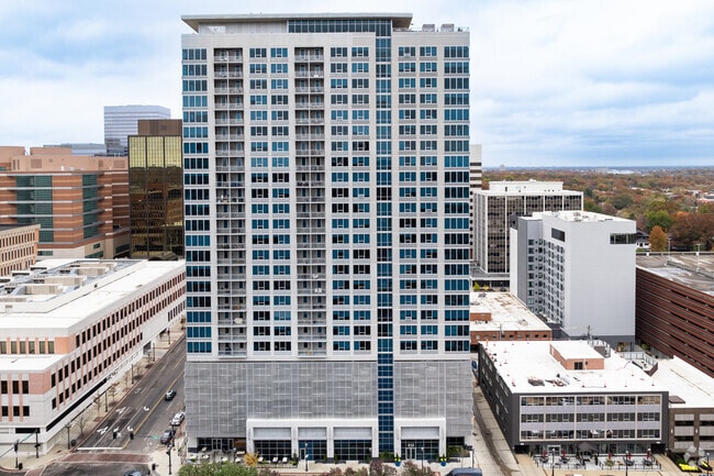 Two Twelve Clayton, Clayton, MO 63105 - photo 3