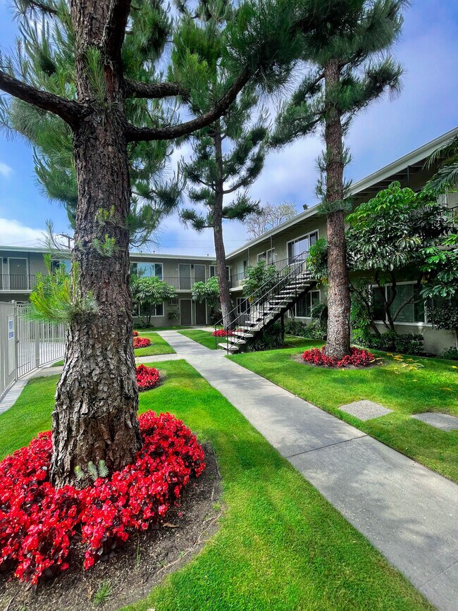 13521 Woodruff Ave, Bellflower, CA 90706
