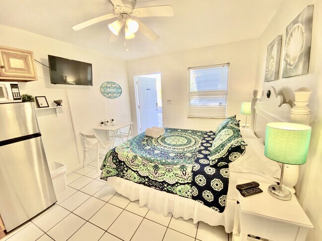 322 Oregon St unit FL1-ID1034669P, Hollywood, FL 33019 - photo 2