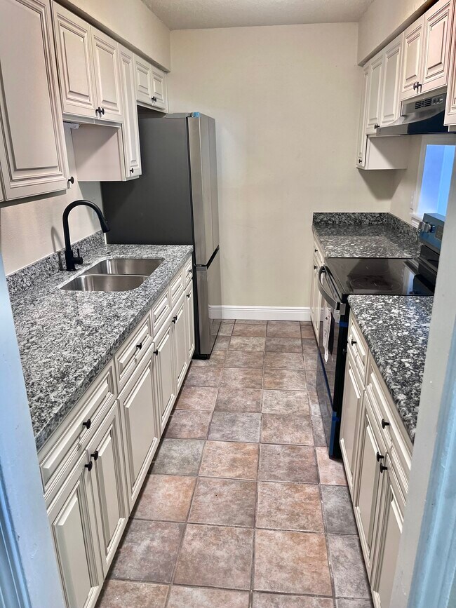 705 Vouray Dr unit 705 Vouray, Kenner, LA 70065 - photo 2